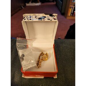Vintage Lorus Mickey Mouse Disney Ladies Watch face is scratched damaged box